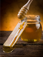 honey with beeswax