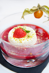 Panacotta coulis de fraise