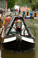 Fototapeta na wymiar Canal boat with bicycle