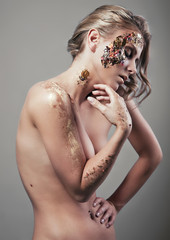 glamour style foto of blond woman with artistic makeup - obrazy, fototapety, plakaty