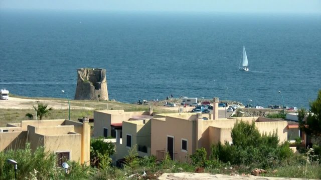 panorama di torre miggiano con barca a vela,s. cesarea terme