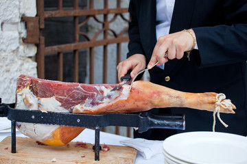 Waiter while slicing jamon