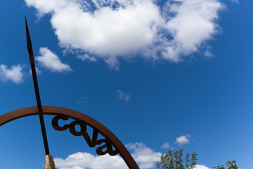 Entrada de la cueva de la Esplugla de Francoli © 135pixels