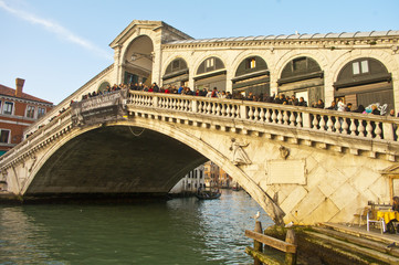 Fototapeta na wymiar Rialto Bridge in Venezia