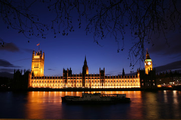 Fototapeta na wymiar Westminster at dusk