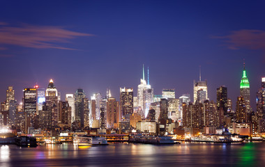 Fototapeta na wymiar NEW YORK CITY marca 2011 roku. Lower Manhattan na zachód słońca panorama fro