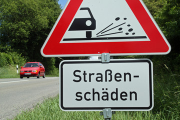 Schild Strassenschäden IV