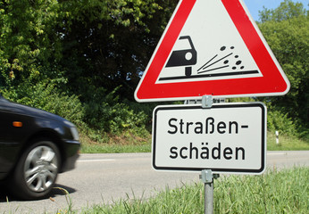 Schild Strassenschäden VII