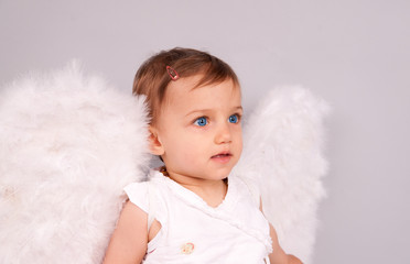 petit ange aux yeus bleus