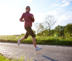 Junge Frau beim Joggen