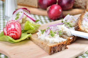 Kleine Brotzeit mit Griebenschmalz