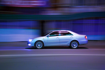 Obraz na płótnie Canvas moving on night street car