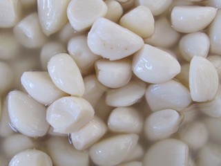Dientes de ajo en salmuera.