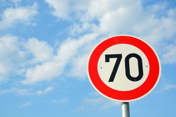 Verkehrsschild "70"
