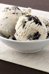 delicious cookies and cream ice cream