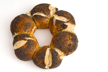 Laugenkranz mit Mohn