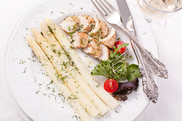 Spargel mit Kaninchenfilet