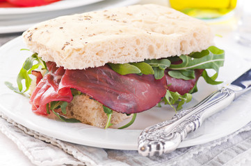 Focaccia mit Schinken