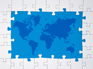 Puzzle mit Weltkarte