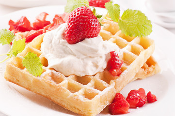 Waffeln mit Mascarpone und Erdbeeren