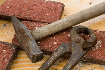 Alter Hammer und Zange