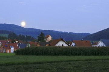 Fototapeta na wymiar Wittelbach mit Mond