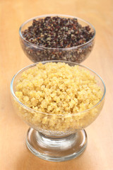 Cooked white and red quinoa in glass bowls