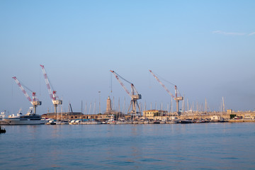 Obraz premium Heavy work at the harbour