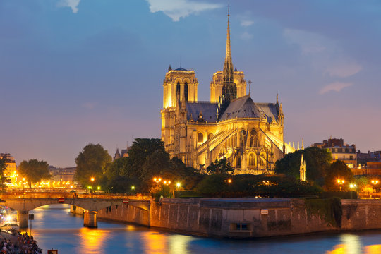 Fototapeta Notre Dame de Paris at night
