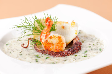 Cream soup with seafood