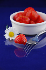 Gabel mit Erdbeere