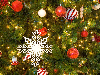 Obraz na płótnie Canvas Red and White Christmas Ornaments on a Green Tree