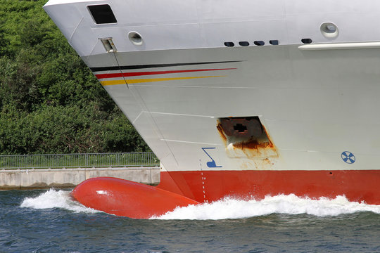 Schiffsbug eines Containerschiffs