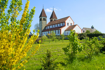 Fototapeta na wymiar Reichenau Wyspa z kościoła św Piotra i Pawła