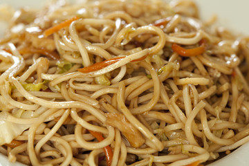 Fry noodles with chicken meat