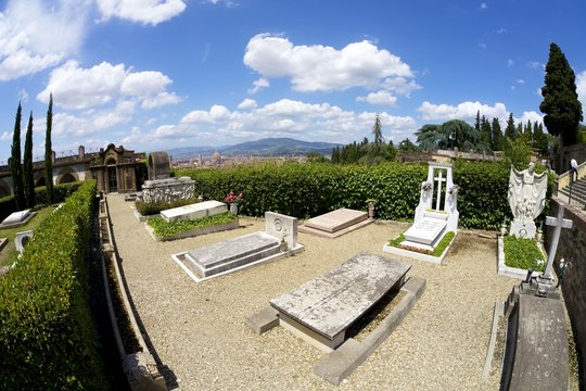 Firenze,il Cimitero delle Porte Sante