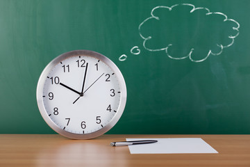 uhr in der schule