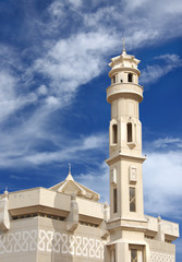 Fototapeta na wymiar Beautiful minaret of A B Darwish Fakhroo Mosque, Bahrain