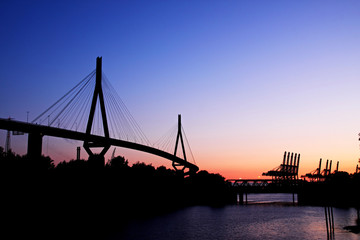 Köhlbrandbrücke Hamburg am Abend