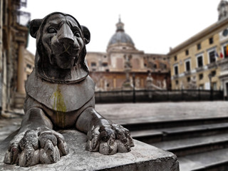 Statue de lionne &agrave; Palerme