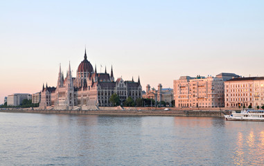 Obraz premium Budapest Parlament Sunset