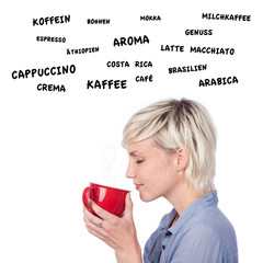 frau mit tasse und begriffen rund um kaffee