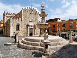 Piazza del Duomo a Taormina en sicile