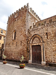 Fototapeta na wymiar Clock Tower w Taorminie