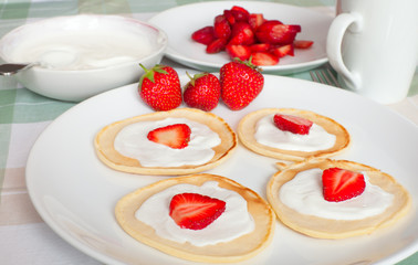 Flapjacks With Strawberries and Cream