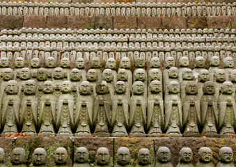 Obraz premium Jizo-Statuen in japanischem Tempel