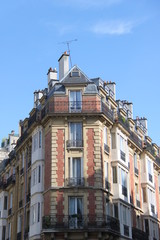 Fototapeta na wymiar Immeuble ancien du 16 me arrondissement à Paris