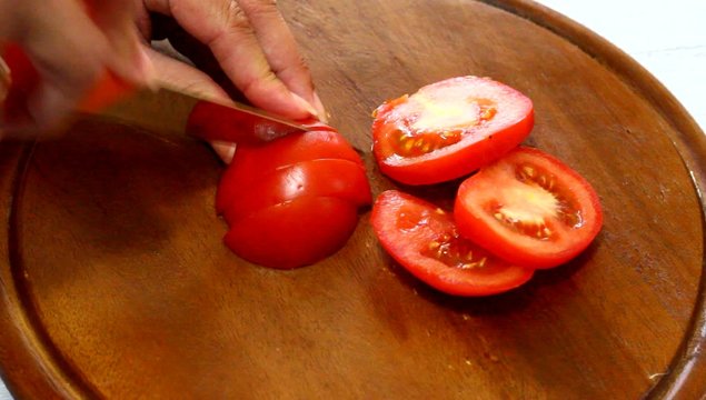 taglio pomodoro