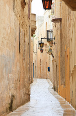 Mdina narrow street © TravelPhotoBloggers