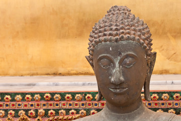 Face of golden Buddha image